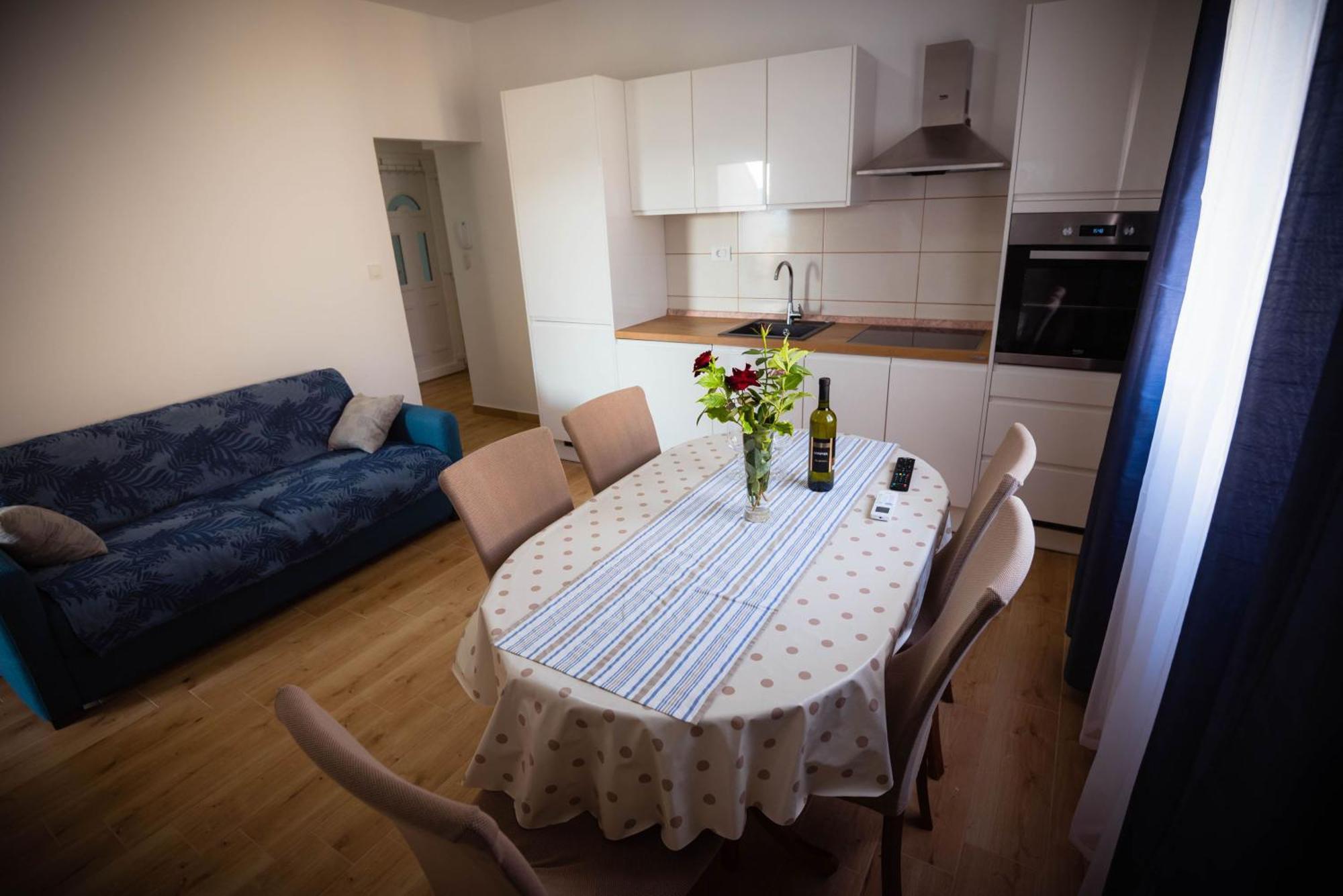 Apartmani Bare I Danica Grebastica Exterior photo