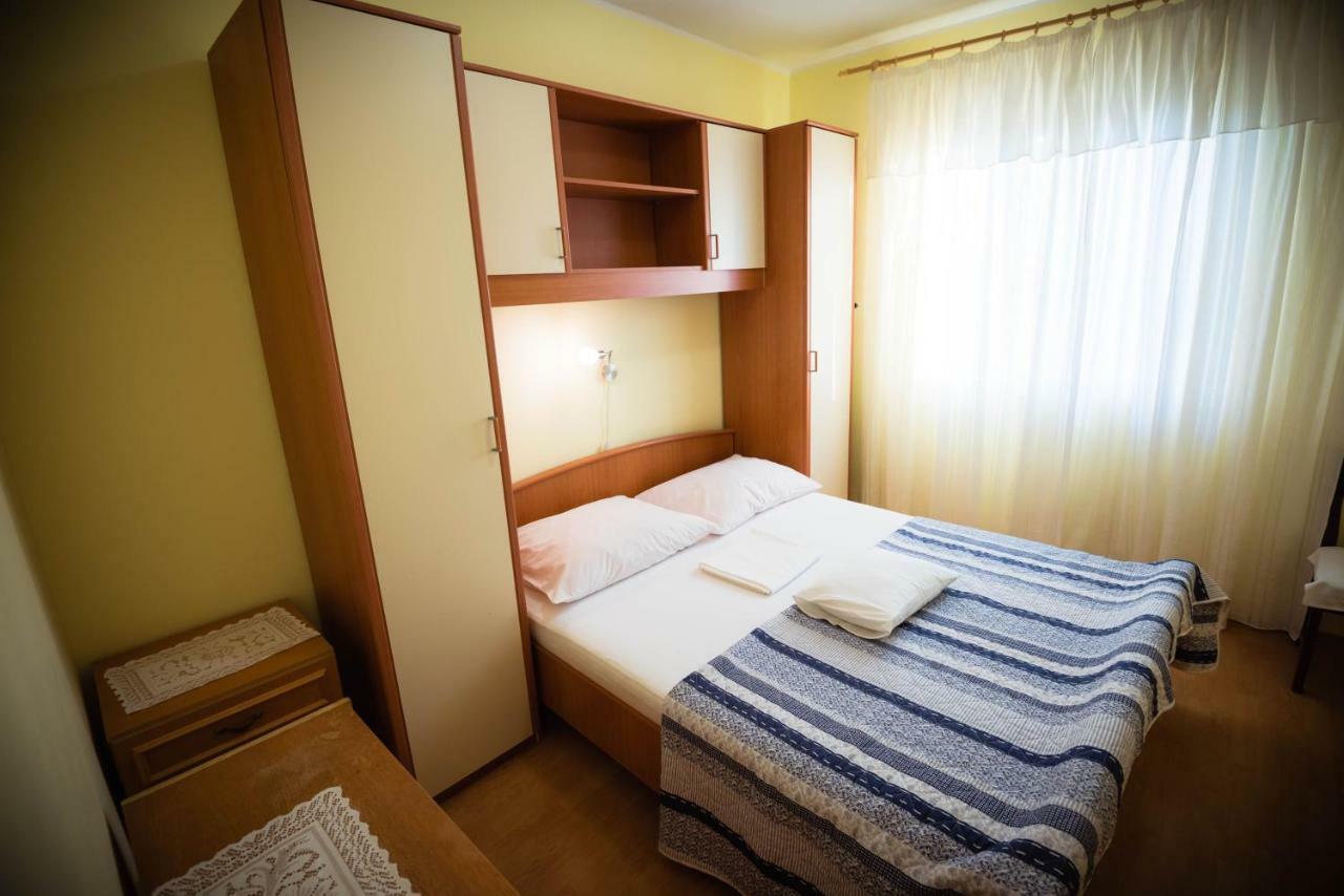 Apartmani Bare I Danica Grebastica Exterior photo