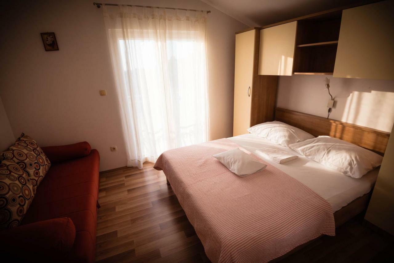 Apartmani Bare I Danica Grebastica Exterior photo